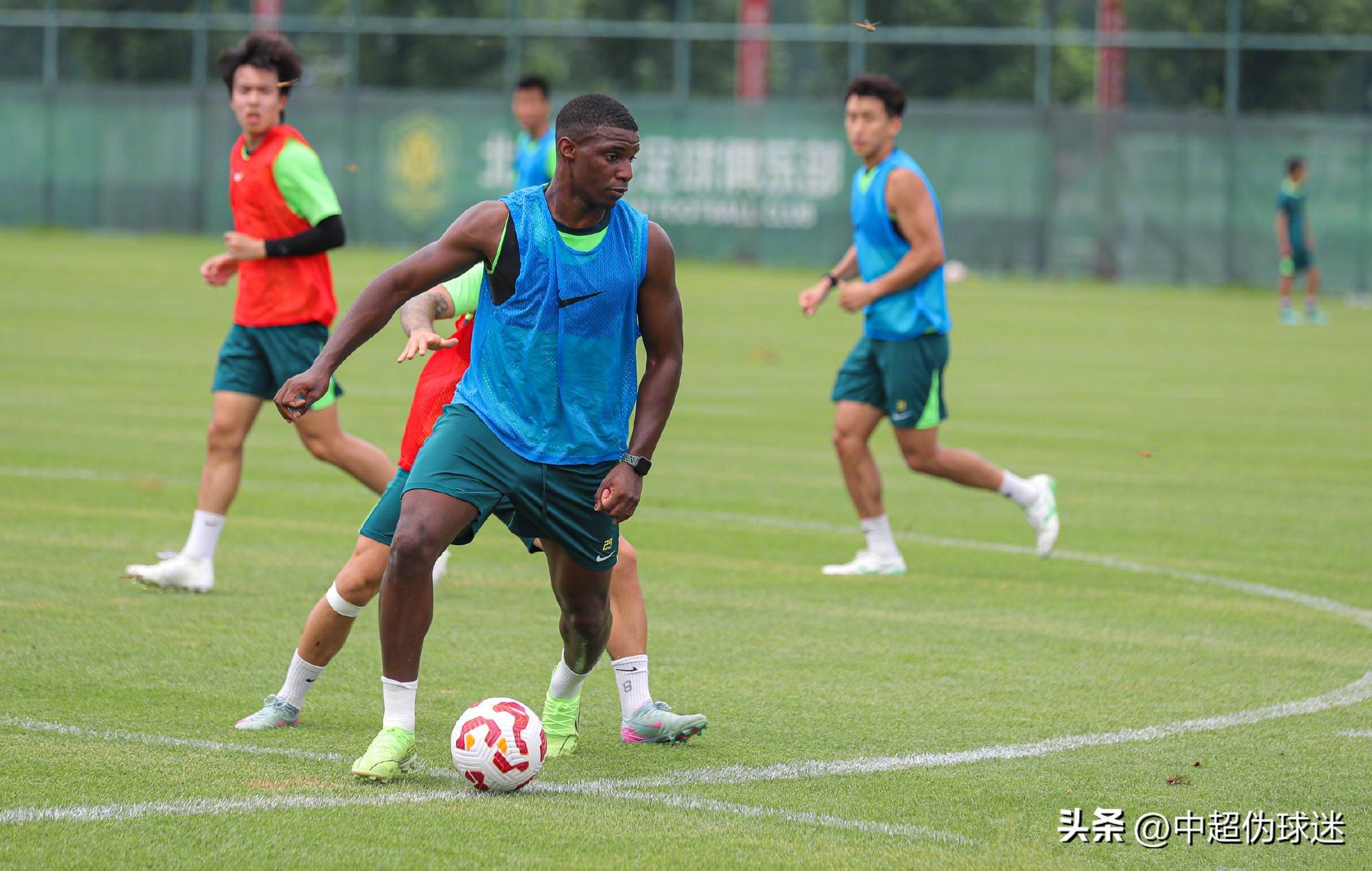 虽然努力跑 虽然努力跑