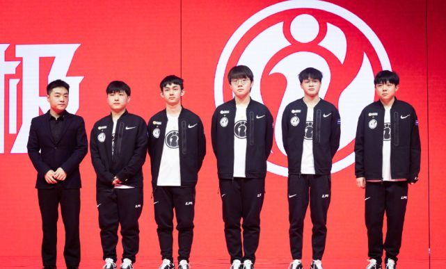 认真态度的 认真态度的