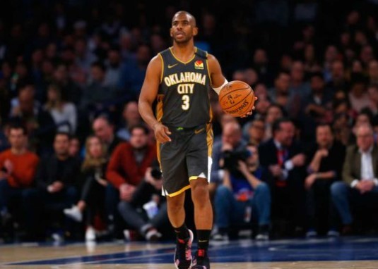 他在门前把 他在门前把